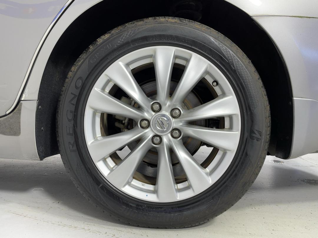 Photo '11' of Nissan Fuga