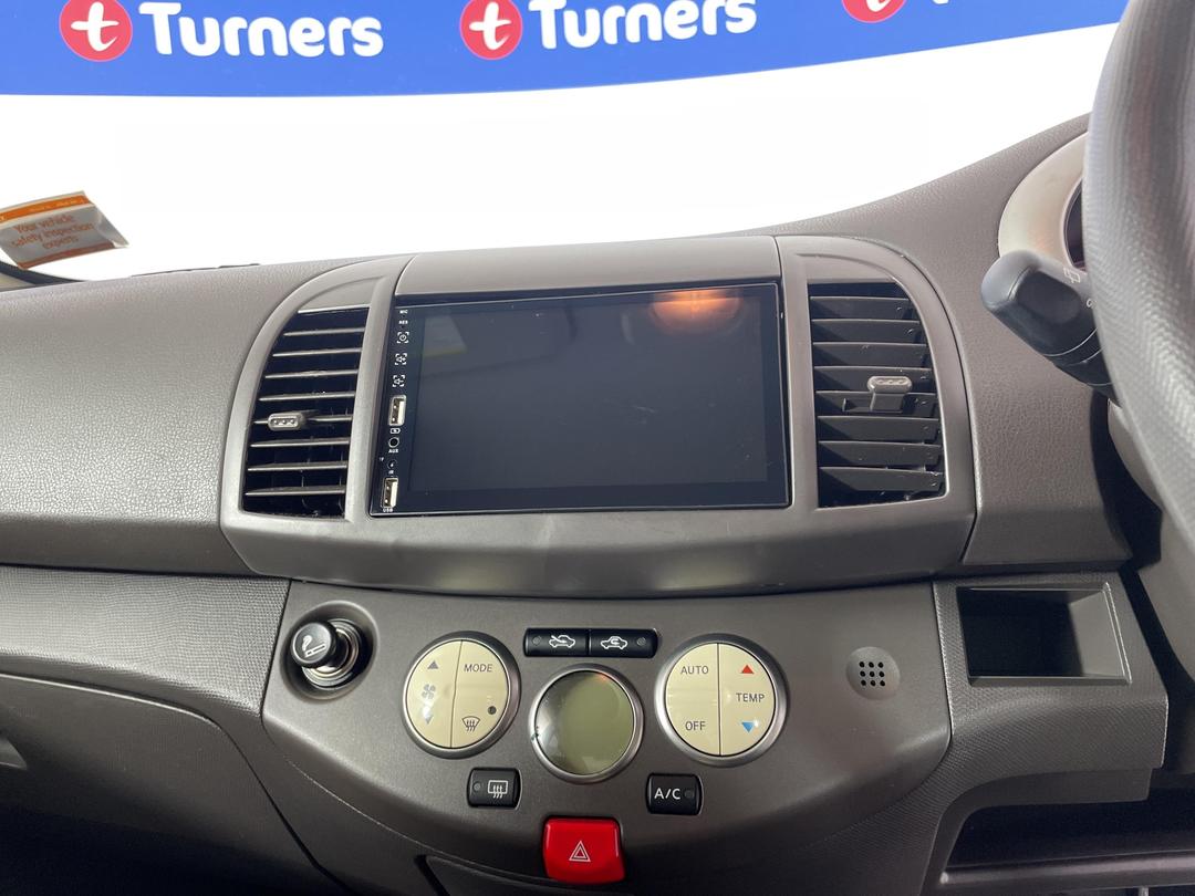 Photo '25' of Nissan March