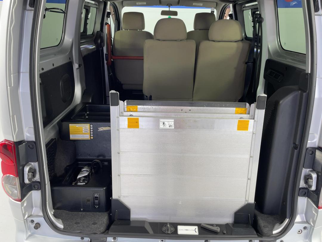 Photo '14' of Nissan NV200