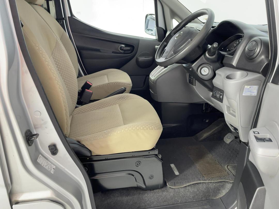 Photo '16' of Nissan NV200