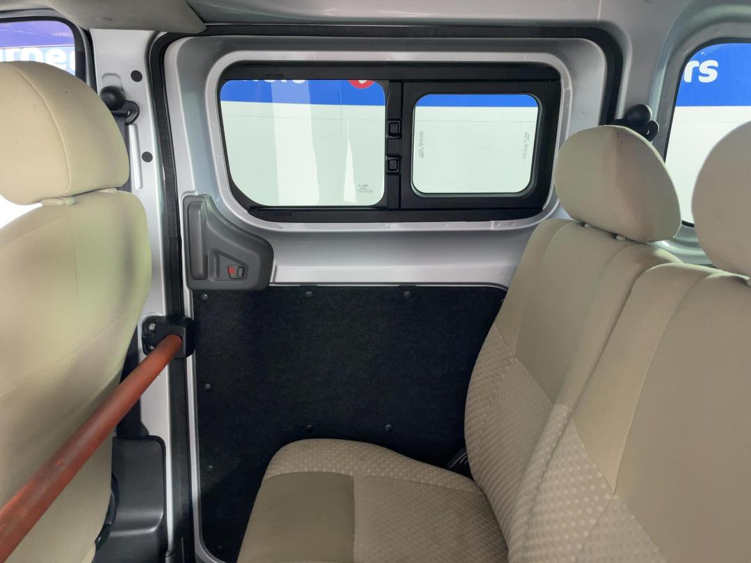 Photo '19' of Nissan NV200