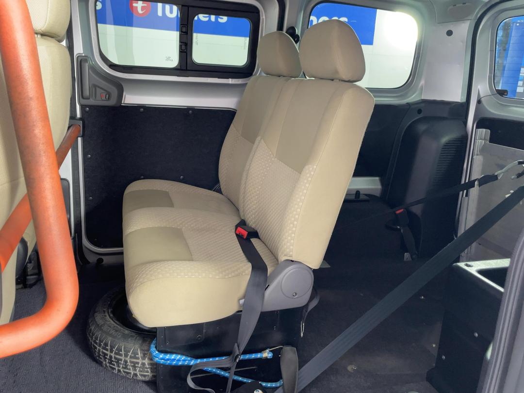 Photo '20' of Nissan NV200