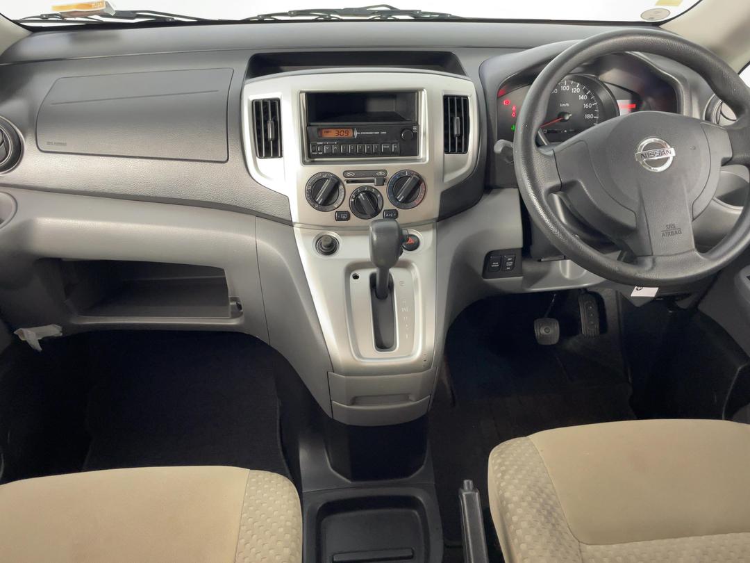 Photo '17' of Nissan NV200