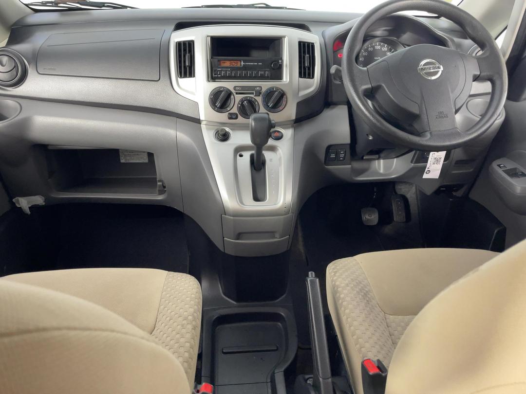 Photo '18' of Nissan NV200