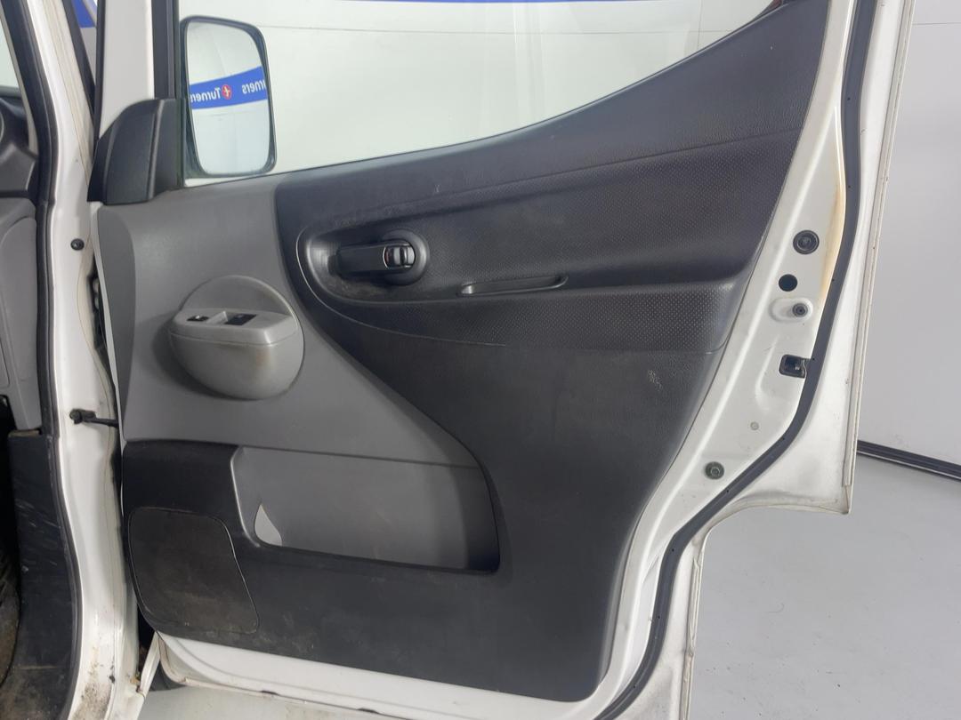 Photo '15' of Nissan NV200