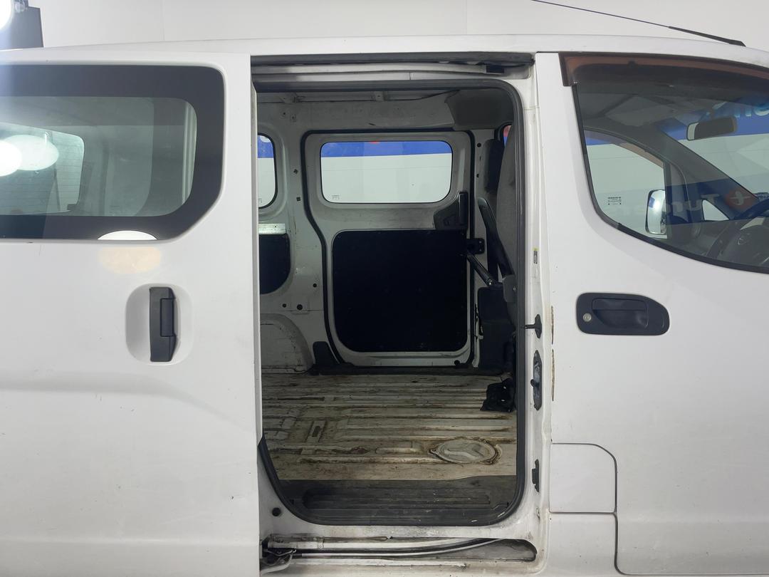 Photo '19' of Nissan NV200