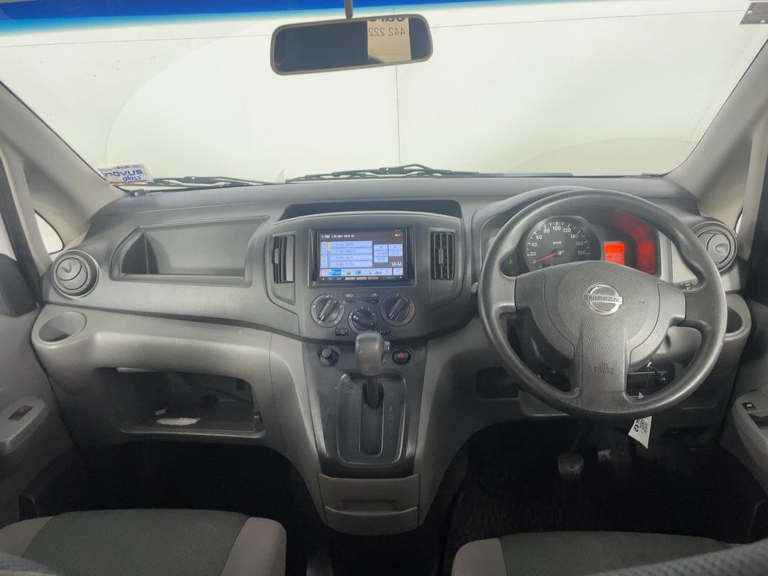 Photo '17' of Nissan NV200