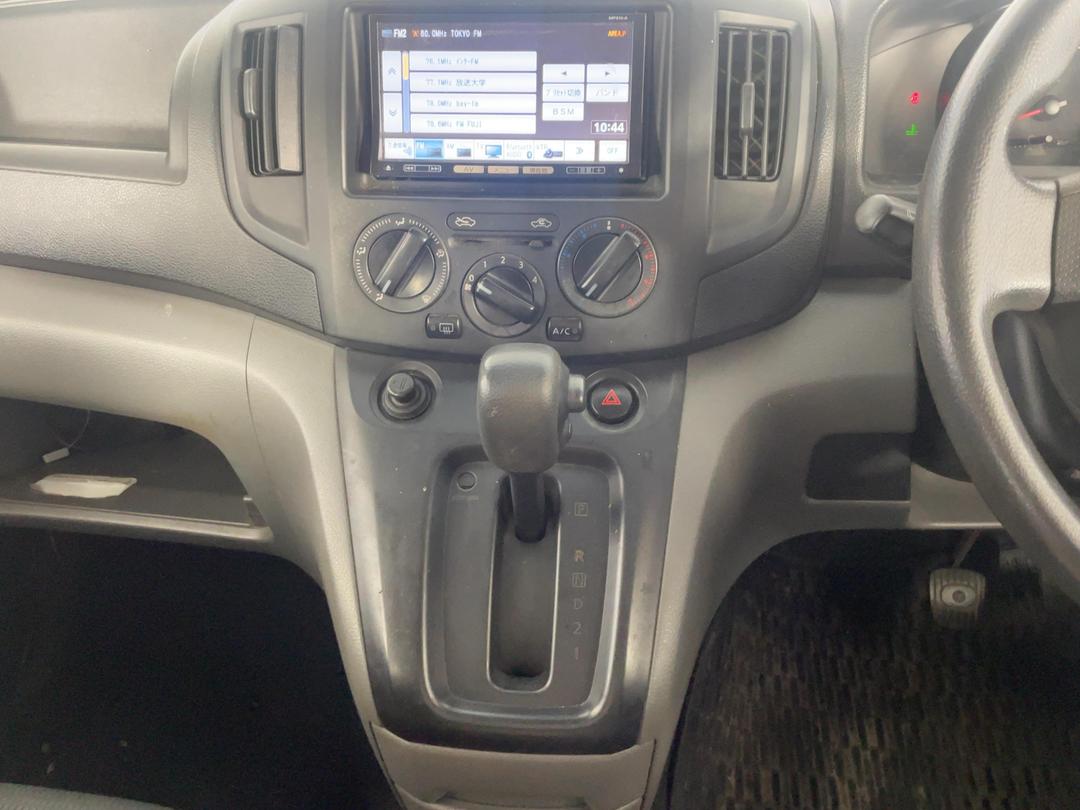 Photo '18' of Nissan NV200