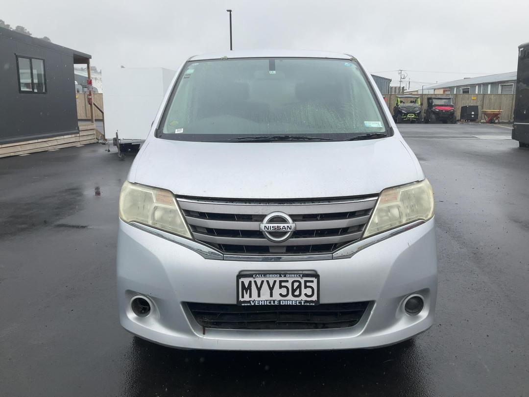 Photo '3' of Nissan Serena Photo '3' of Nissan Serena