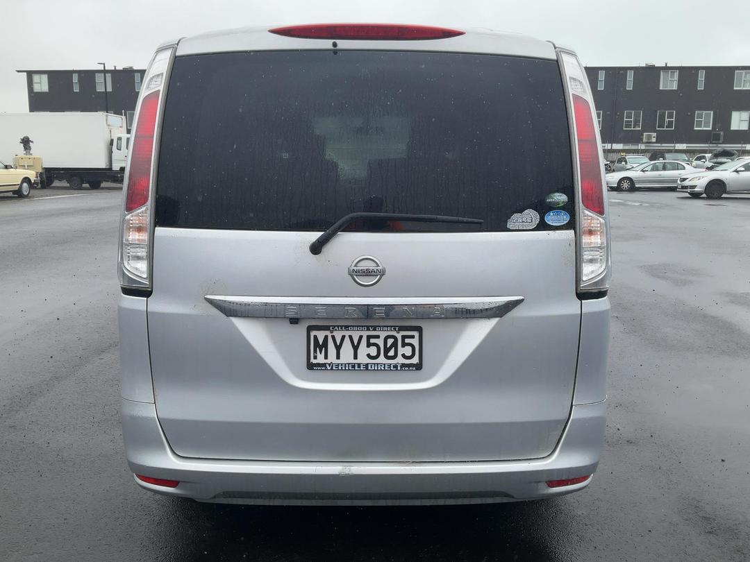 Photo '7' of Nissan Serena Photo '7' of Nissan Serena