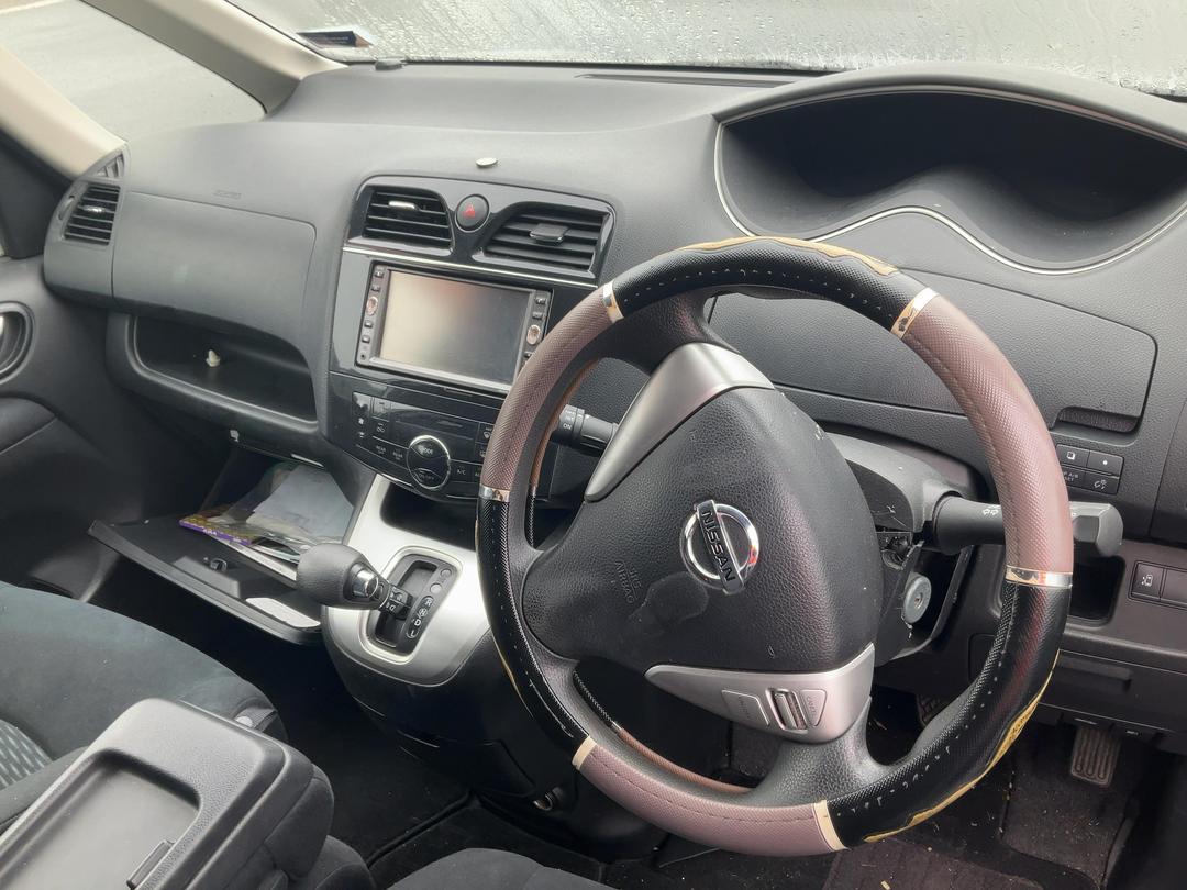 Photo '9' of Nissan Serena Photo '9' of Nissan Serena