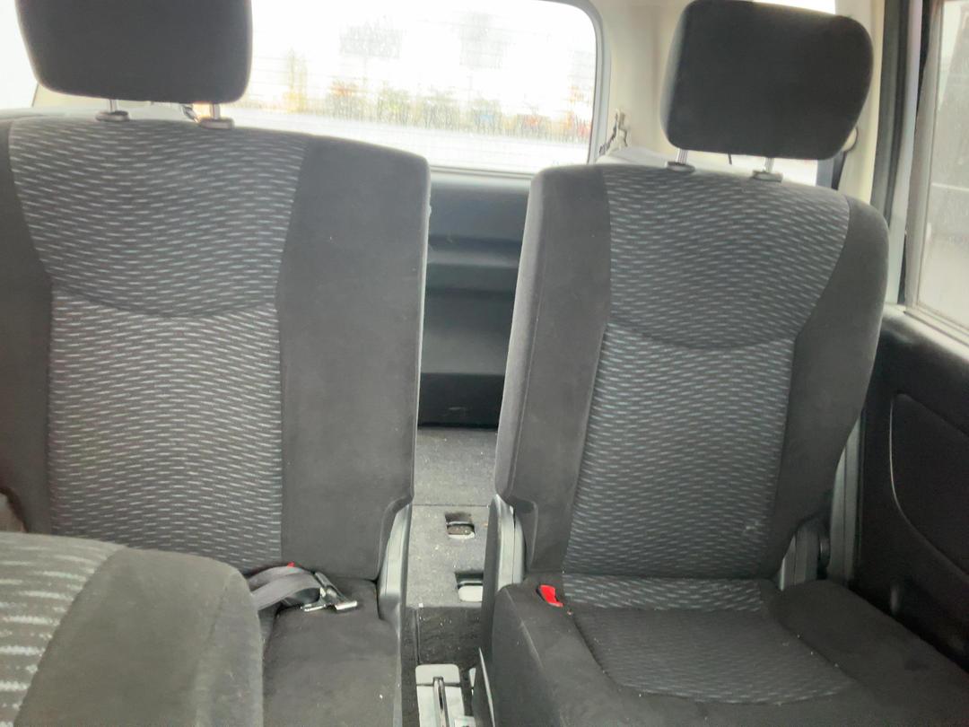 Photo '11' of Nissan Serena Photo '11' of Nissan Serena