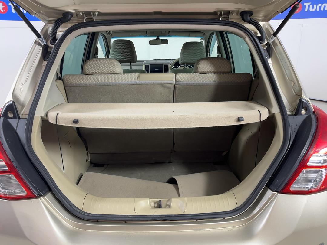 Photo '12' of Nissan Tiida