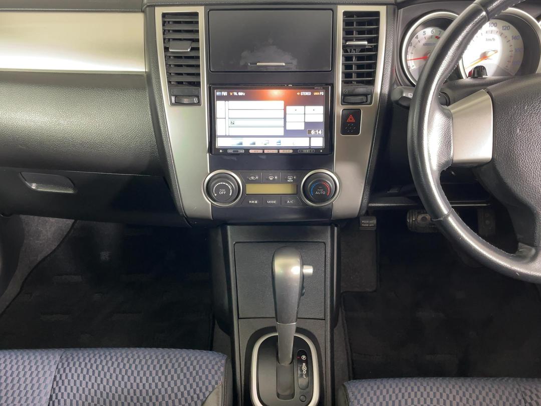 Photo '18' of Nissan Tiida