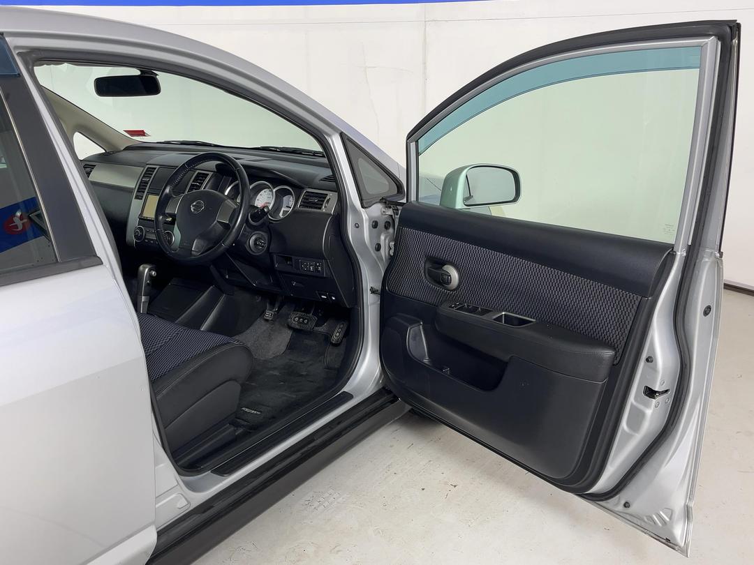 Photo '15' of Nissan Tiida