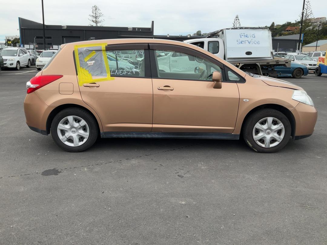 Photo '9' of Nissan Tiida Photo '9' of Nissan Tiida