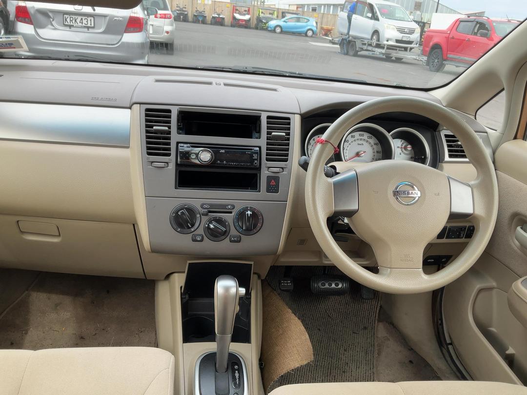 Photo '10' of Nissan Tiida Photo '10' of Nissan Tiida