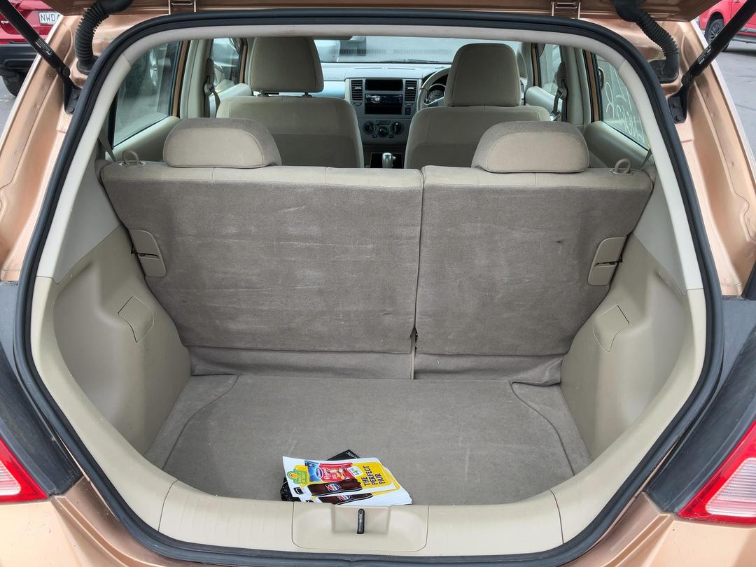 Photo '17' of Nissan Tiida Photo '17' of Nissan Tiida