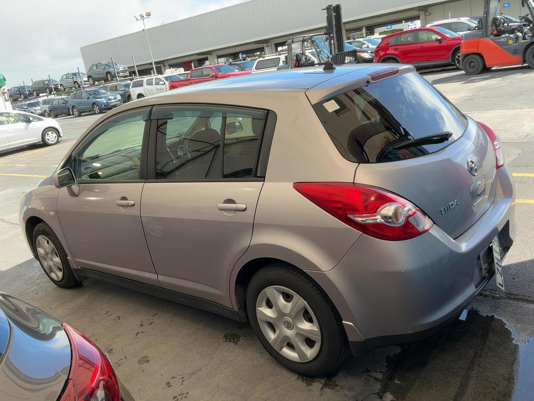 Photo '14' of Nissan Tiida ST Photo '14' of Nissan Tiida ST