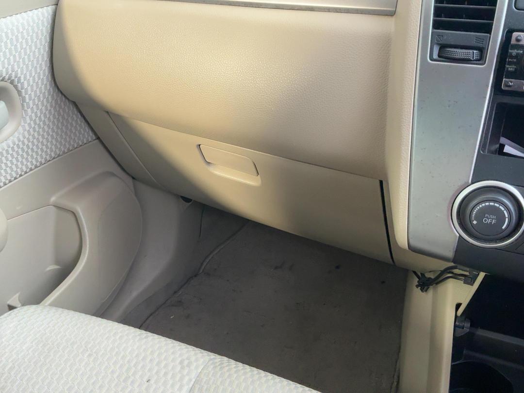 Photo '30' of Nissan Tiida ST