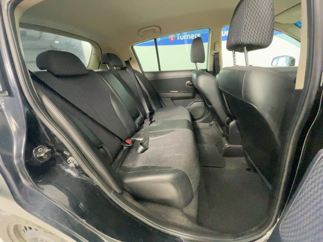 Photo '18' of Nissan Tiida Photo '18' of Nissan Tiida