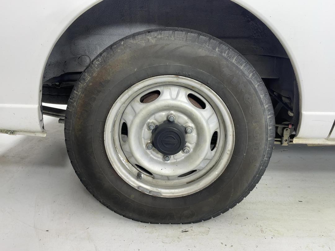 Photo '12' of Nissan Urvan