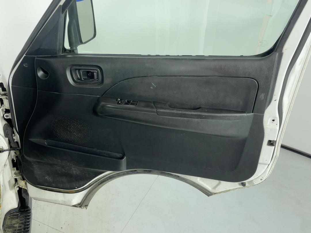Photo '14' of Nissan Urvan