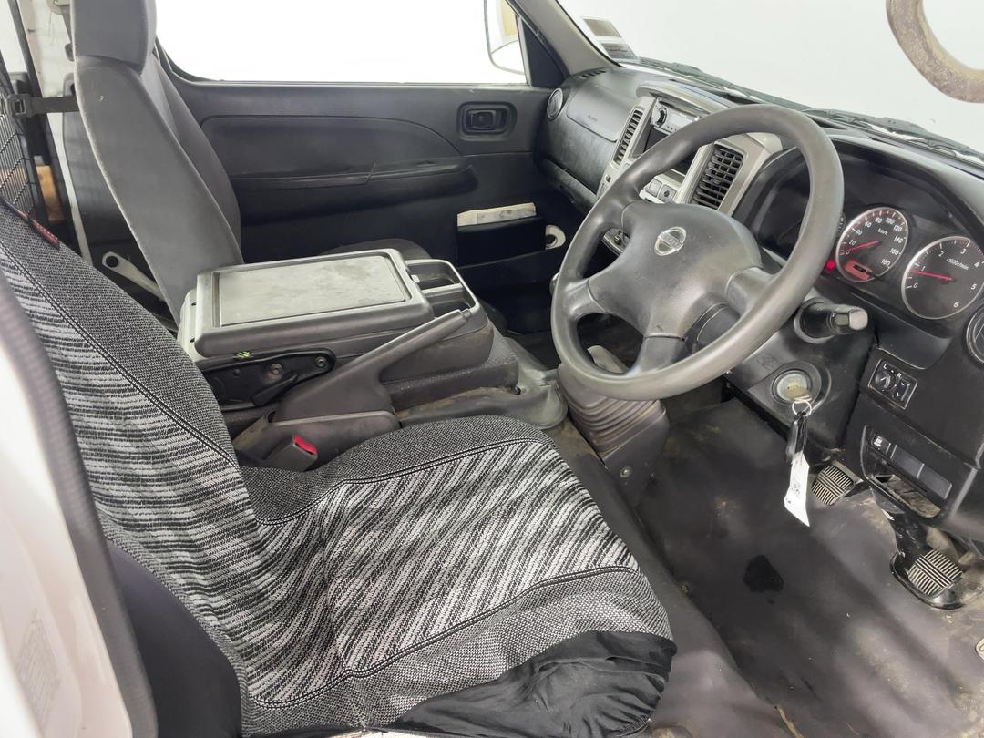 Photo '15' of Nissan Urvan