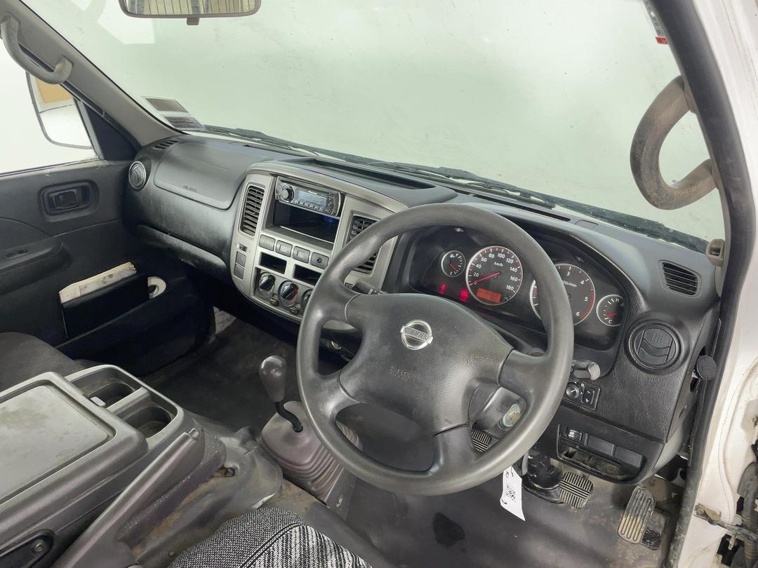 Photo '16' of Nissan Urvan