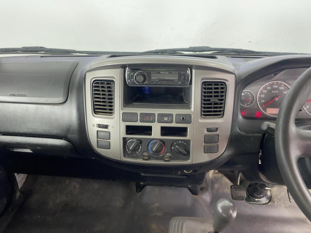 Photo '17' of Nissan Urvan