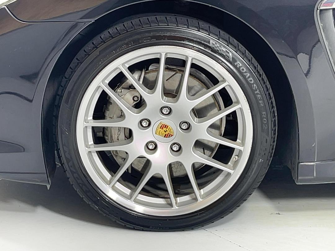 Photo '10' of Porsche Panamera