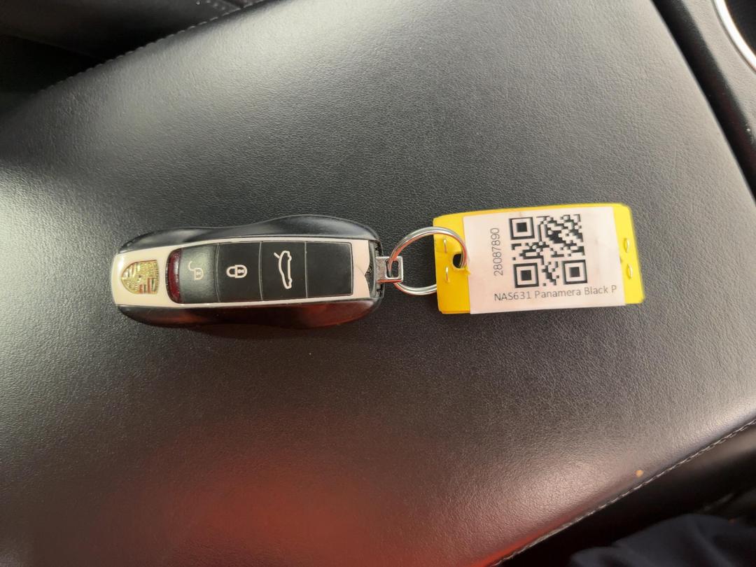 Photo '22' of Porsche Panamera