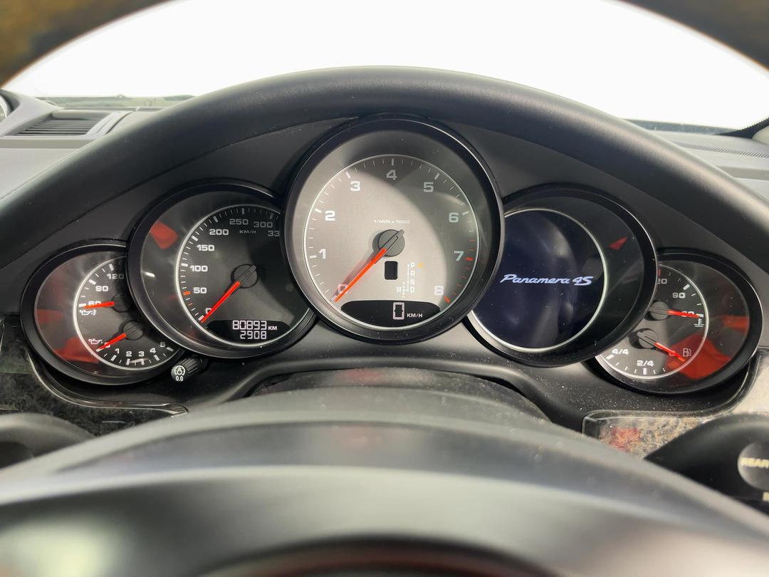 Photo '21' of Porsche Panamera