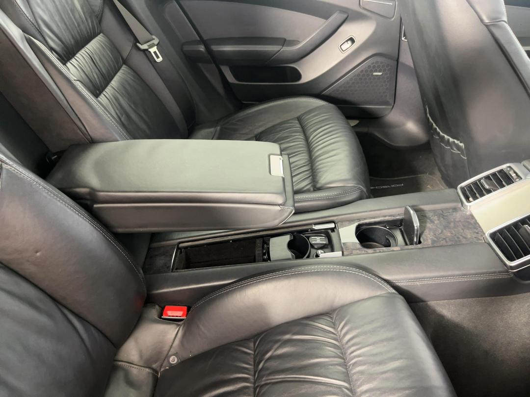 Photo '34' of Porsche Panamera