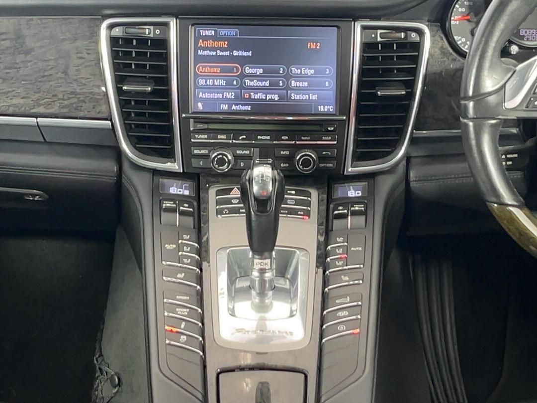 Photo '18' of Porsche Panamera