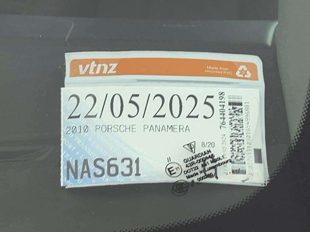 Photo '38' of Porsche Panamera