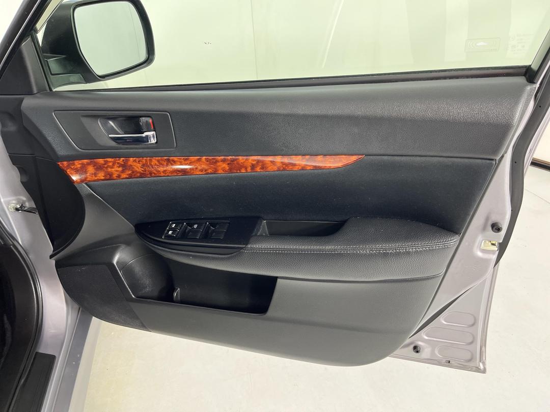 Photo '15' of Subaru Legacy