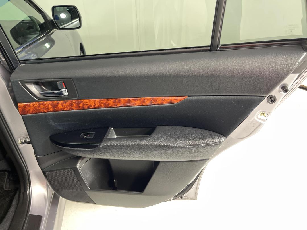 Photo '19' of Subaru Legacy