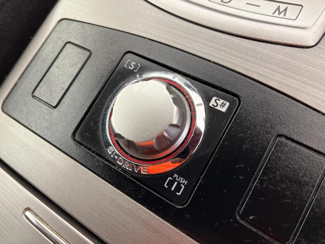 Photo '27' of Subaru Legacy