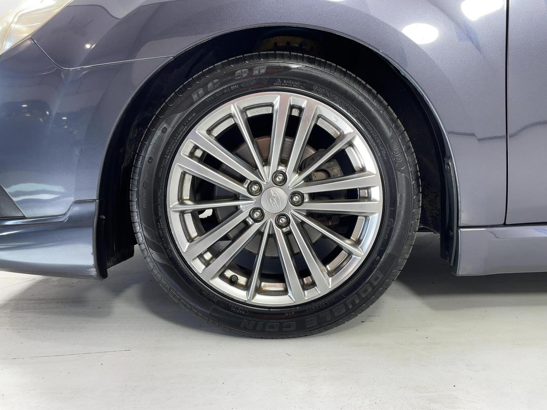 Photo '10' of Subaru Legacy