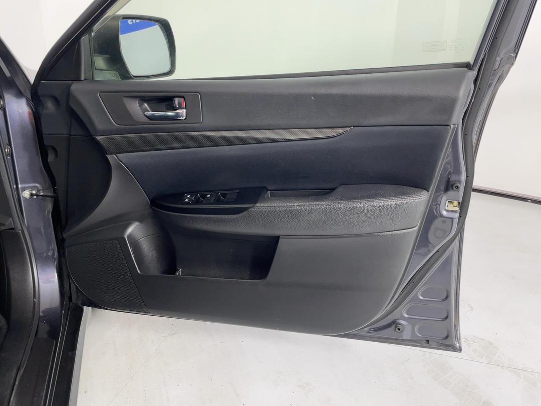 Photo '15' of Subaru Legacy