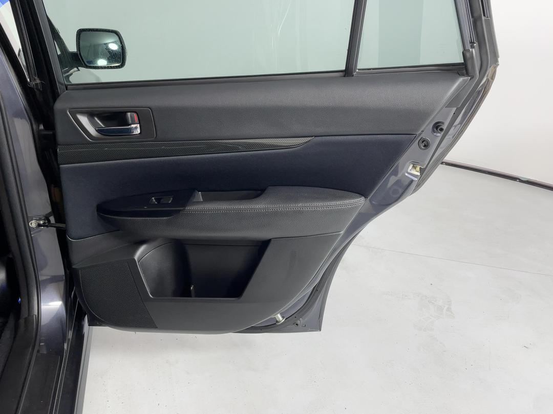 Photo '19' of Subaru Legacy