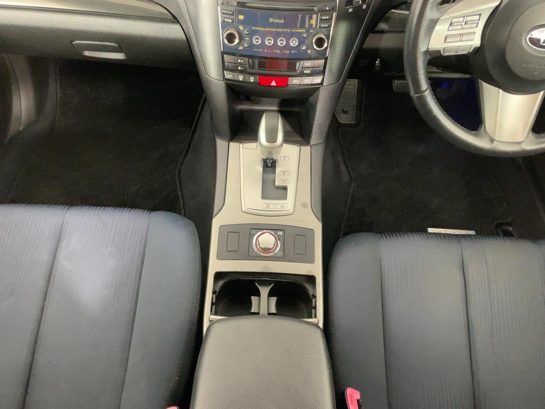 Photo '18' of Subaru Legacy