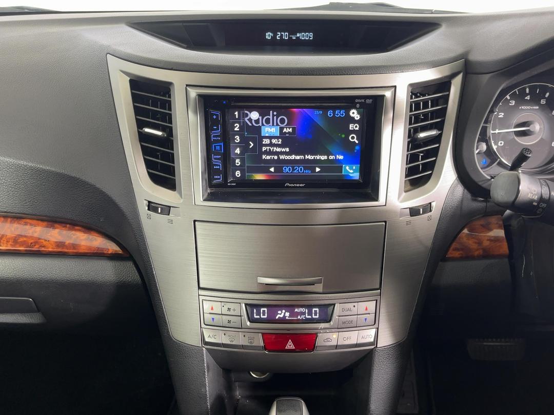 Photo '18' of Subaru Legacy