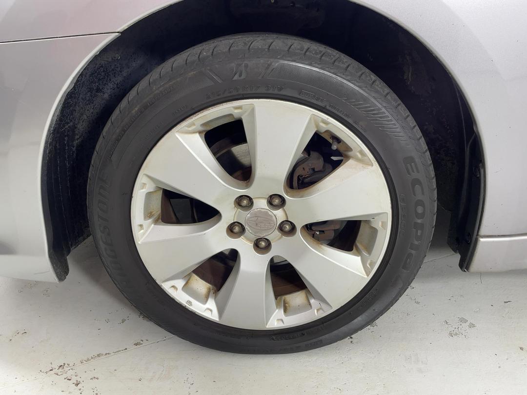 Photo '10' of Subaru Legacy