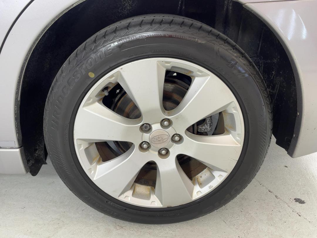 Photo '11' of Subaru Legacy