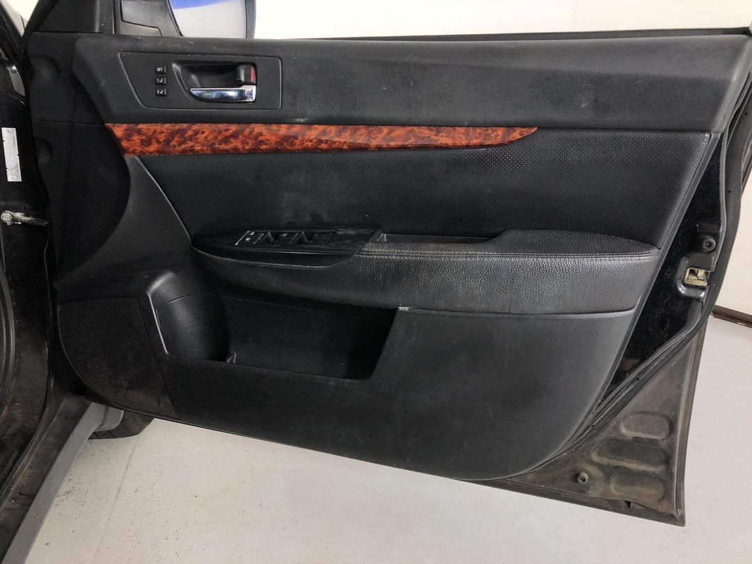 Photo '13' of Subaru Outback