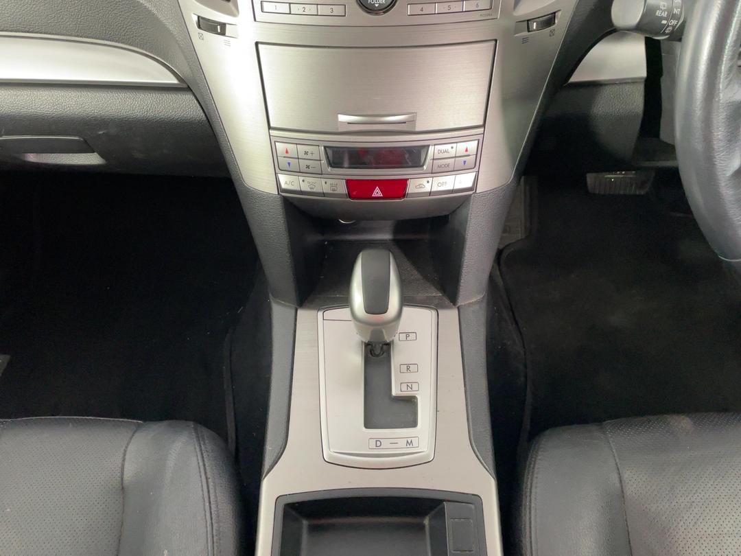 Photo '18' of Subaru Outback