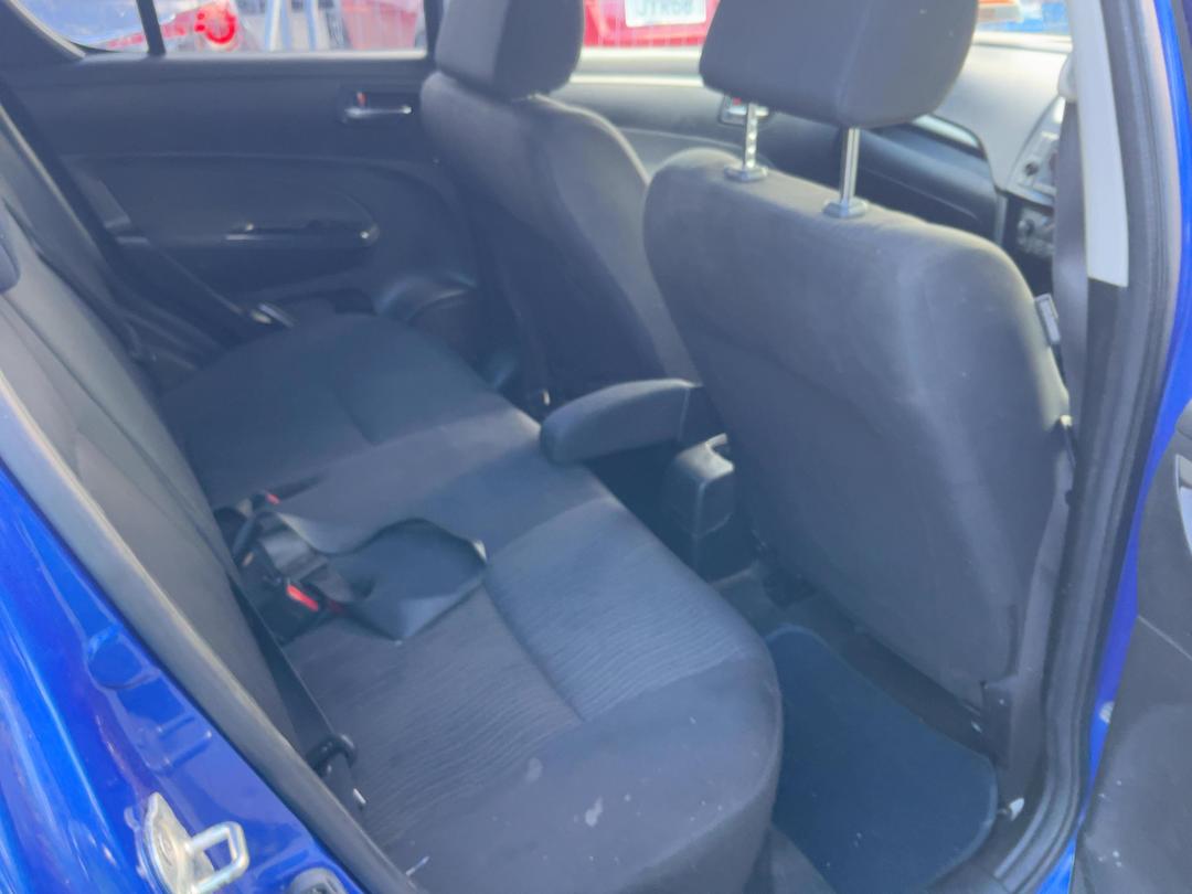 Photo '12' of Suzuki Swift