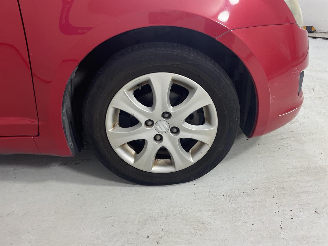 Photo '9' of Suzuki Swift